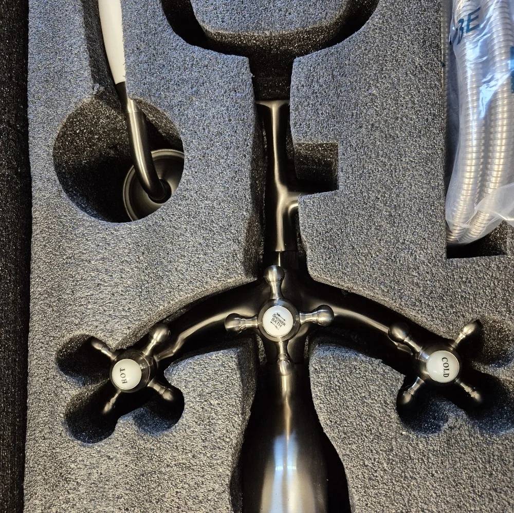 VR Stand with Black Finish Style Woodbridge.